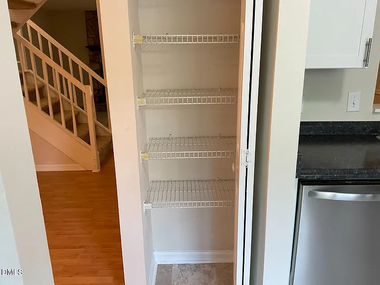 101 Luxon Pl — Photo 13