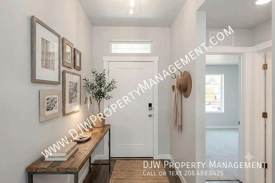 Where Style Meets SimplicityYour Meridian Dream Home Awaits! — Photo 2