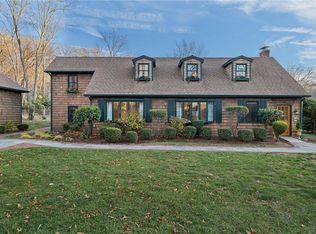 66 Essex Manor Ln N, Saunderstown, RI 02874