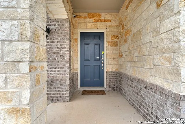 4 bed, 3.0 bath, 2569 sqft, $2,200 — Photo 4