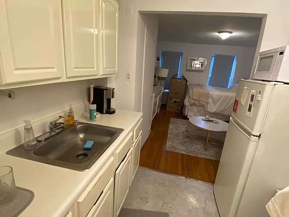 5th image of 141 E 13th St APT 5A
