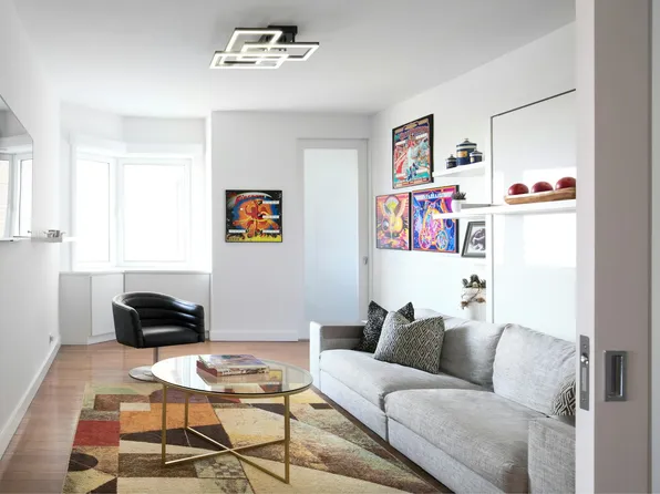180 East End Avenue 18C image 3 of 9