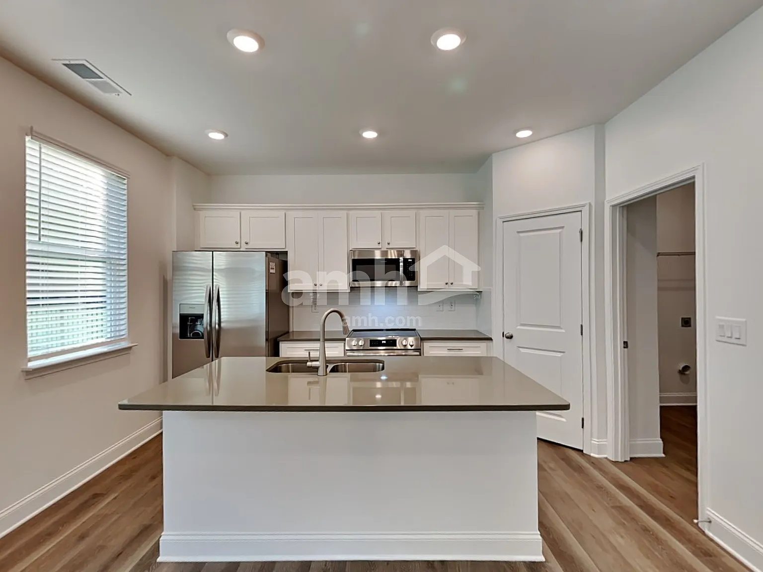 3 bed, 2.5 bath, 1685 sqft, $2,310 — Photo 4
