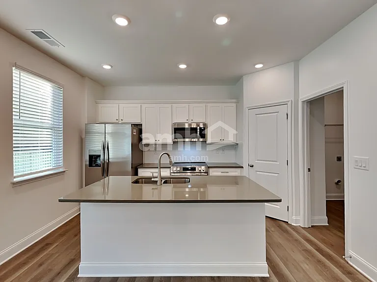 1043 Highland Walk — Photo 5