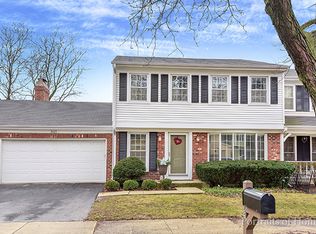 1625 Mirror Lake Dr, Naperville, IL 60563