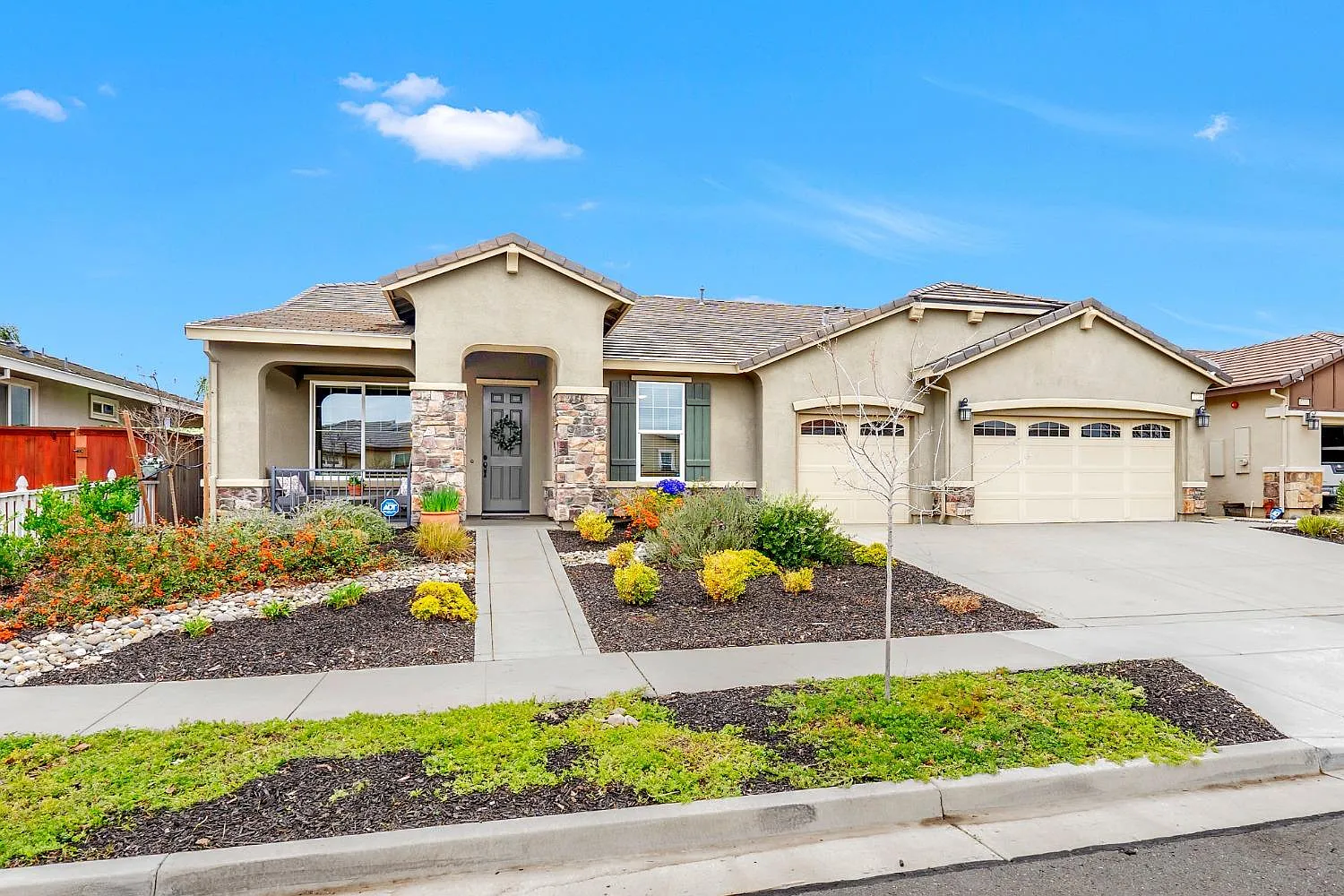 2216 Promenade Dr photo 1