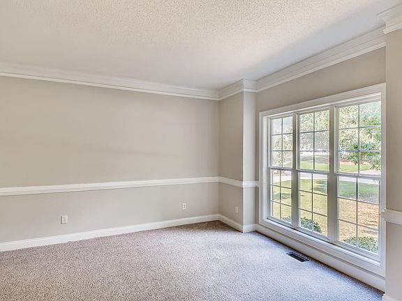 5th image of 125 Emerald Lake Dr