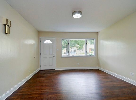 3rd image of 127 E Lincoln Ave