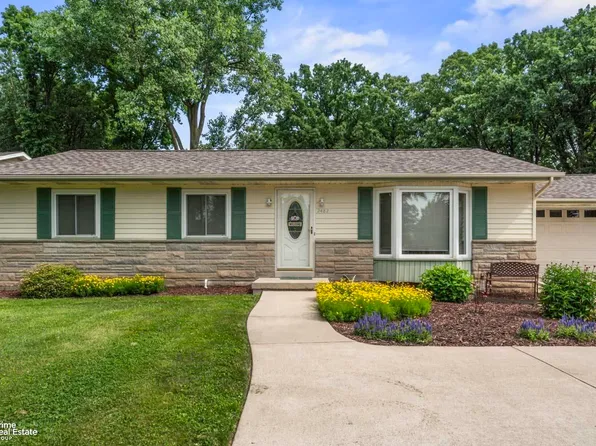 2482 Oakridge Dr, Flint, MI 48507