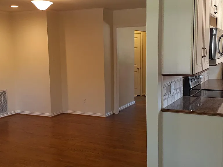 9829 Estate Ln — Photo 15