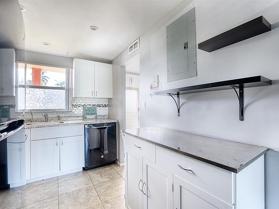 4th image of 7991 N Sunrise Lakes Drive #109