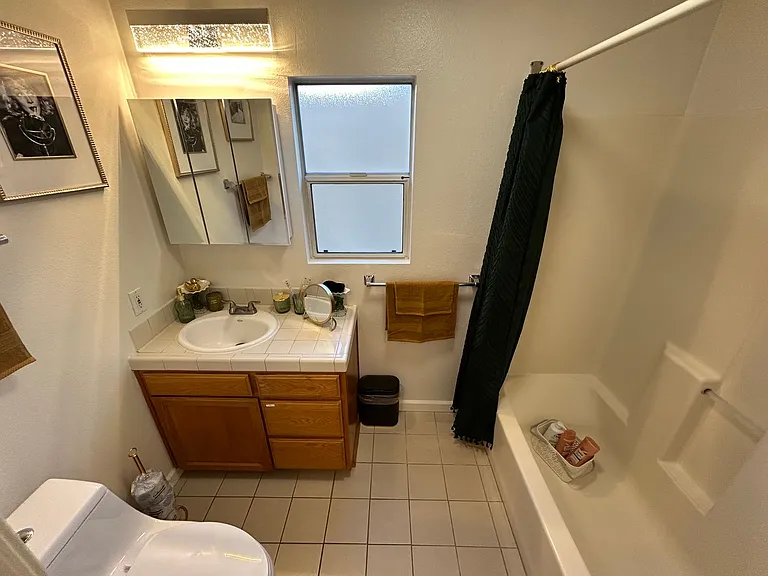 Garfield Avenue Apartments — Photo 18