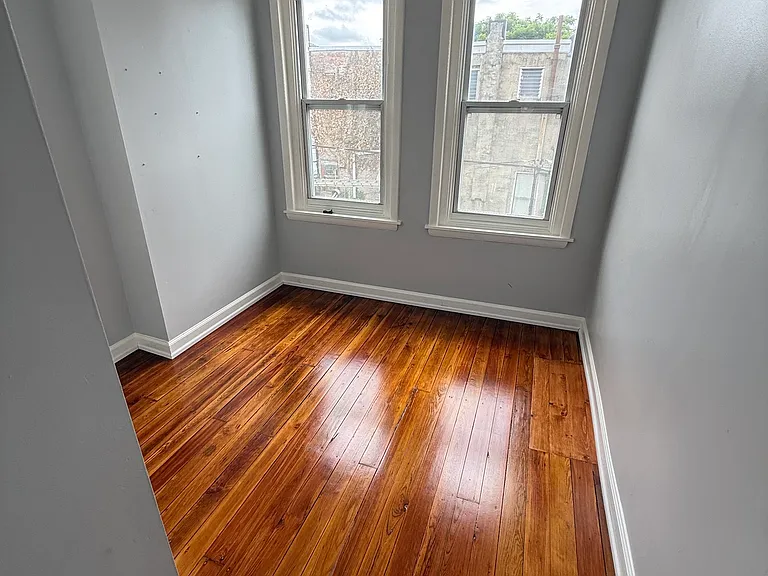2630 E Birch St — Photo 6