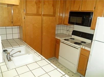 4th image of 4160 Louisiana St #G-1