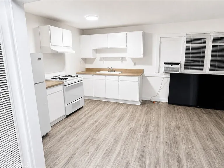 1007 E Maple St #5 — Photo 2