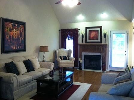 2nd image of 1887 Camelot Dr