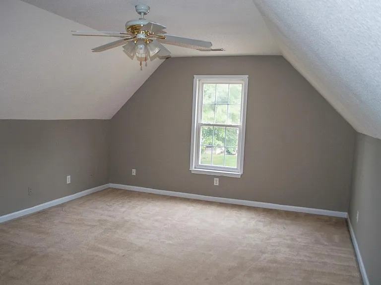 1108 Rockwood Rd — Photo 8