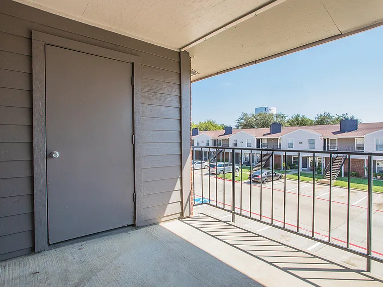 Oak Tree Village Balcony (1 Bedroom 754sq ft)