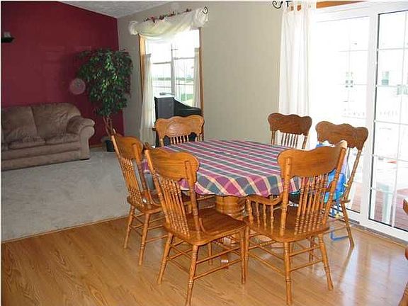 4th image of 7565 Russell Ct