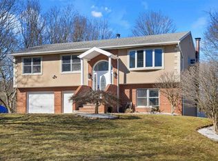 233 Dahlia Dr, Mahopac, NY 10541