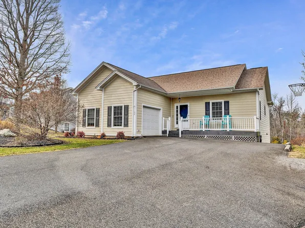 1162 Joffrey Dr, Huddleston, VA 24104