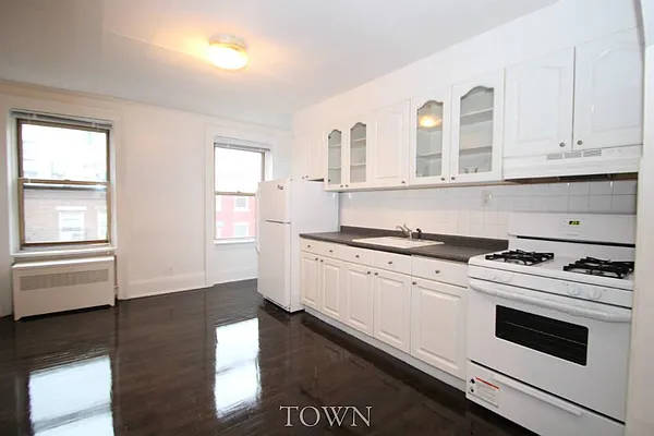 Rented by Town Residential | media 26