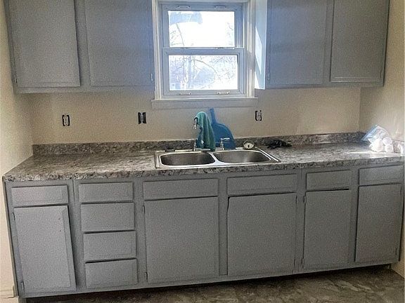 5th image of 211 Elizabeth St #13