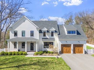 565 Bedford St, Concord, MA 01742