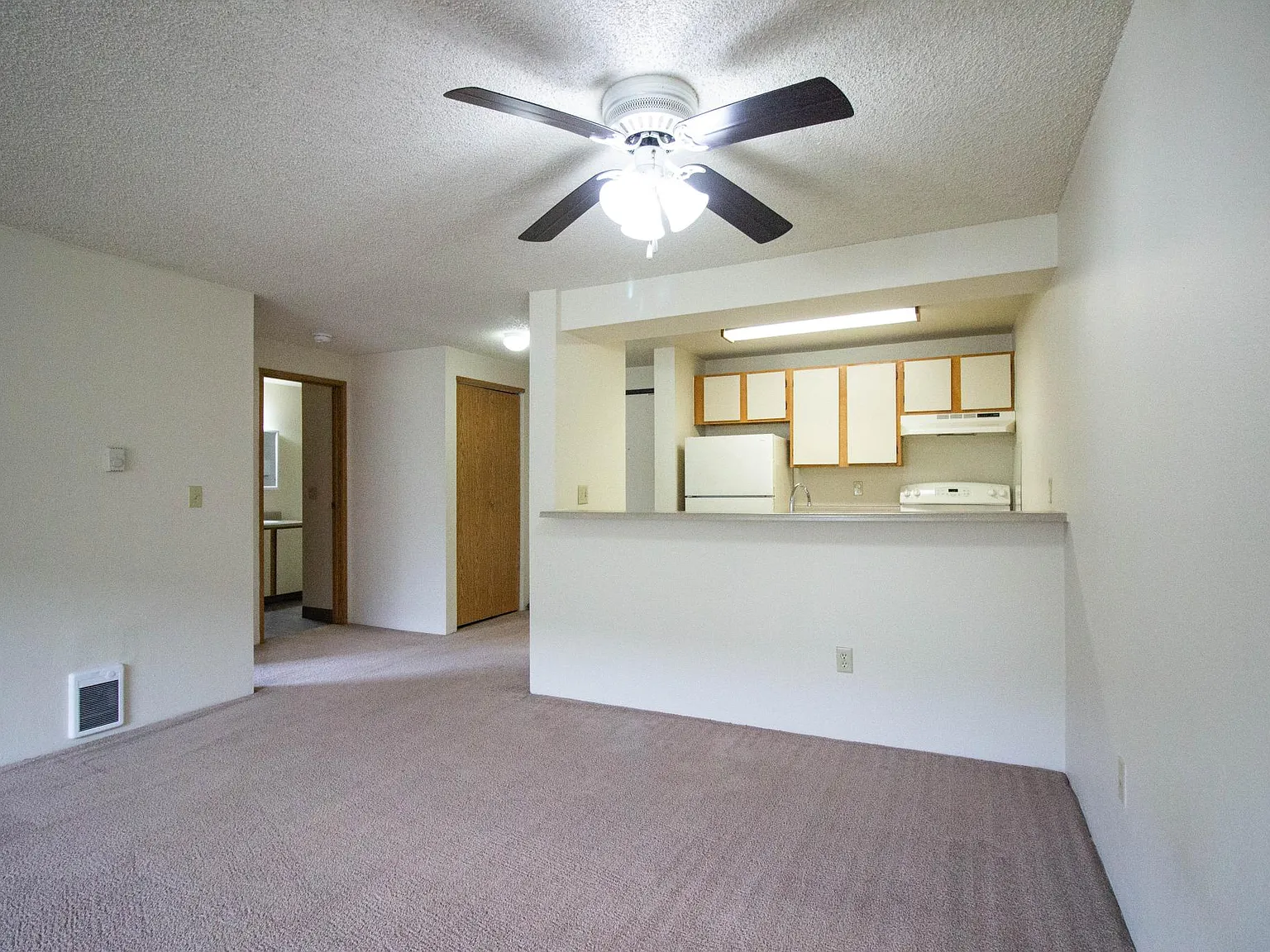 Willow Court Apartments — Photo 4