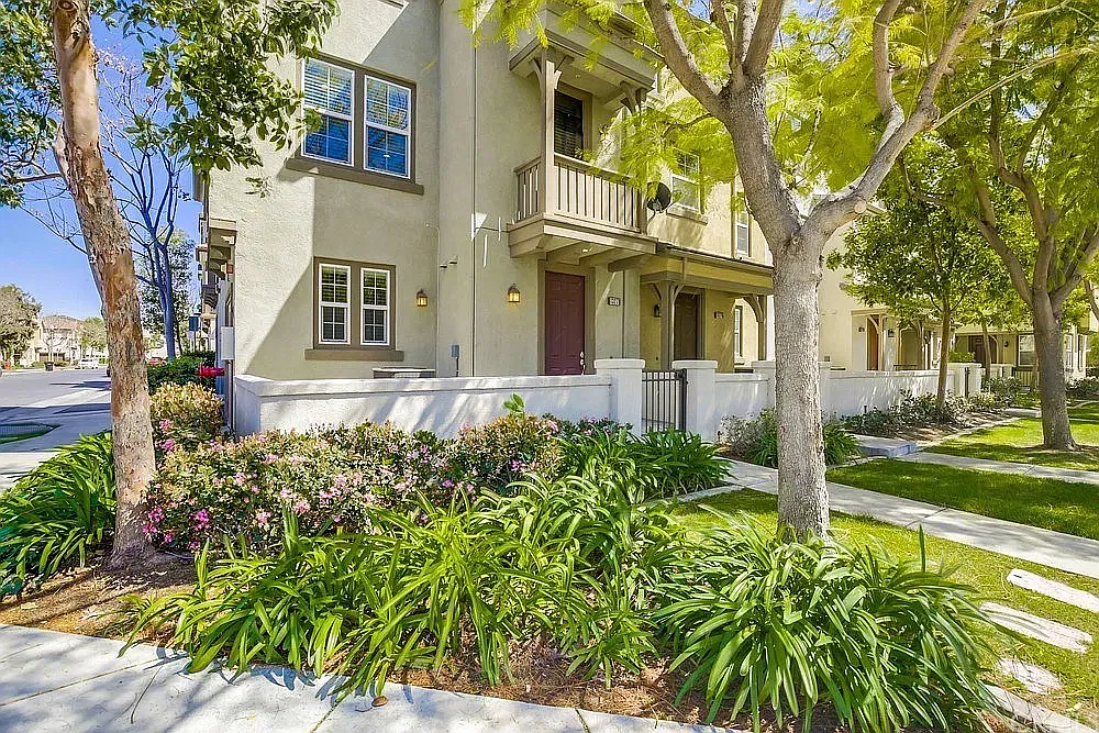 2 bed, 1378 sqft, $2,800 — Photo 1