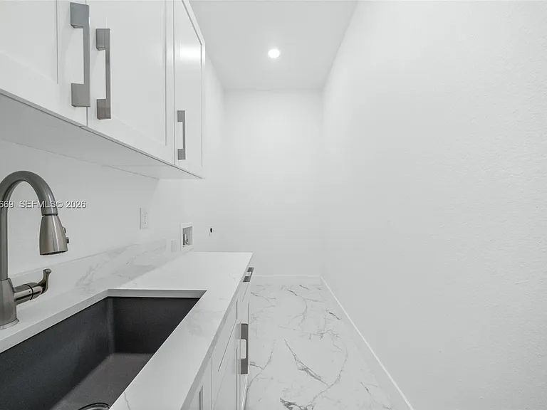 1025 Greenway Ter — Photo 8
