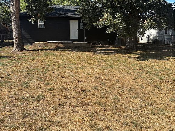 3rd image of 405 E 8th St
