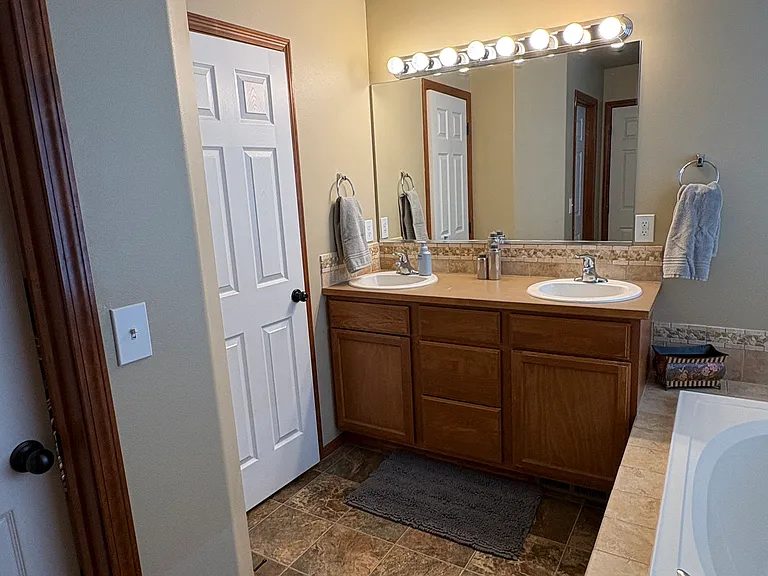 613 E Bonnie Lynn Ln — Photo 14