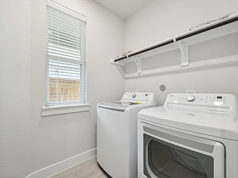 2418 Russet Forest Dr — Photo 34