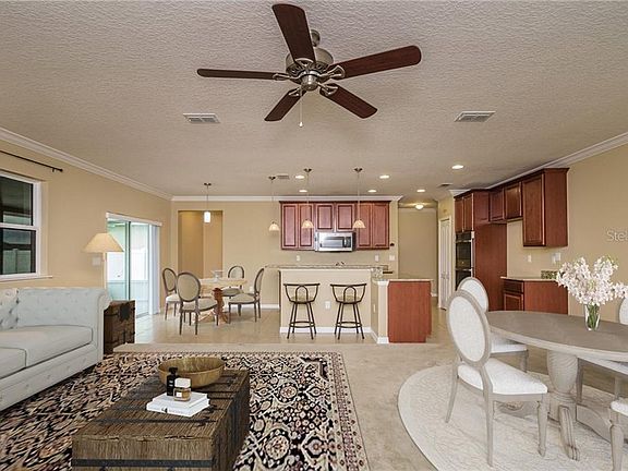 3rd image of 903 Killarney Ln