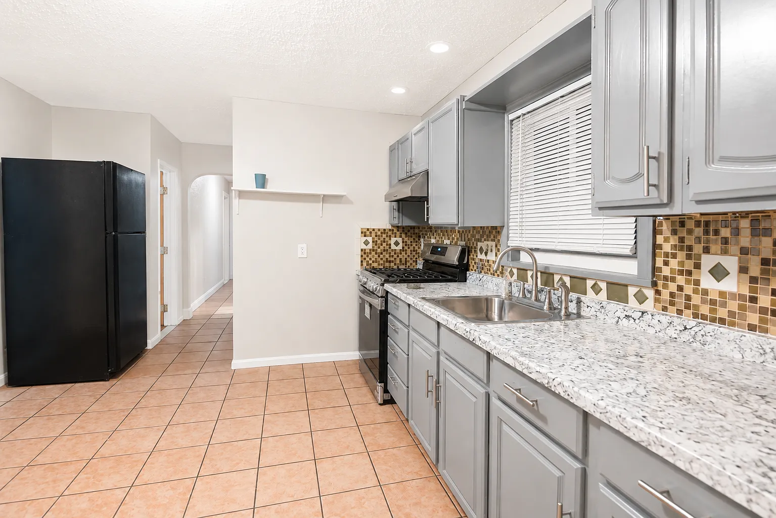 3 bed, $3,000 — Photo 3