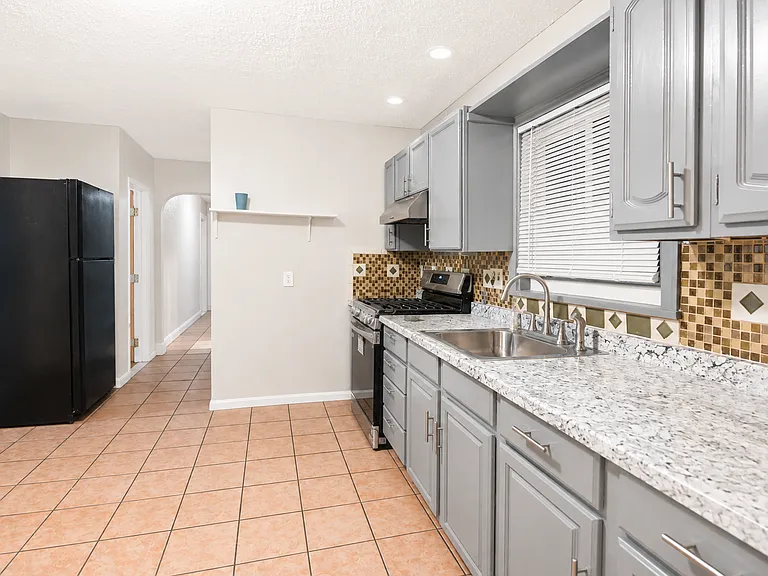 71 Thornton St #1 — Photo 3