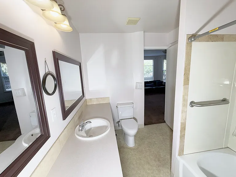 2820 NE Oregon St #1 — Photo 6