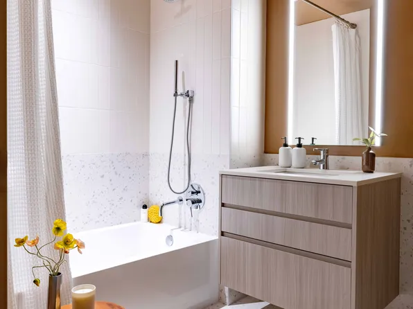 300 East 50th Street image 7 of 15