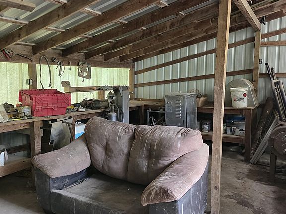 4th image of 1901 Green Rd