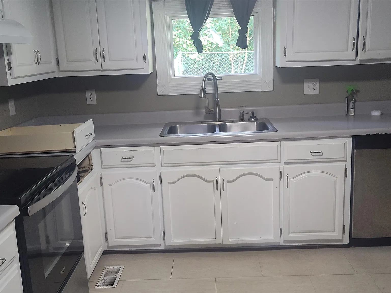 3 bed, 2.0 bath, 1210 sqft — Photo 4