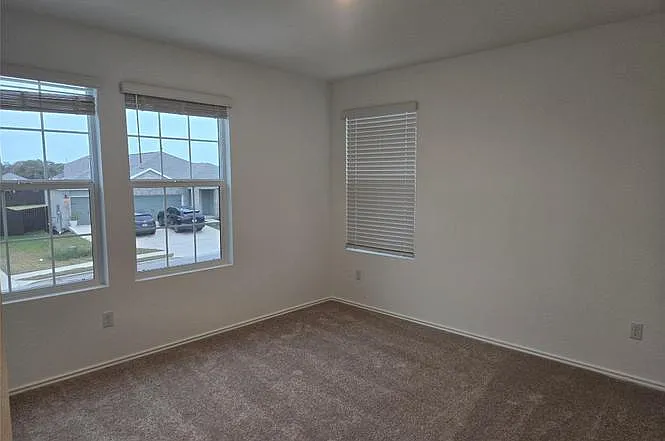 6 bed, 3009 sqft, $2,790 — Photo 3