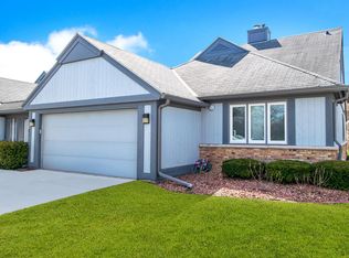 825 W Autumn Ln #39, Bayside, WI 53217