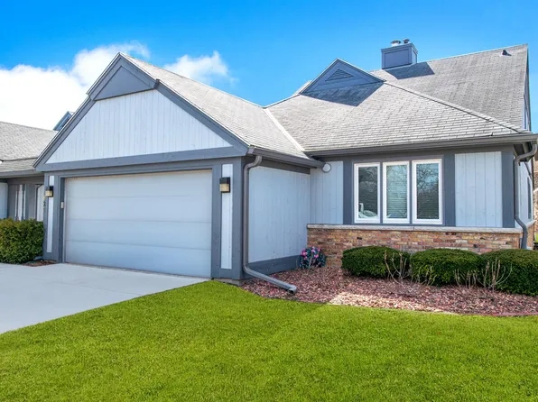 825 W Autumn Ln #39, Bayside, WI 53217