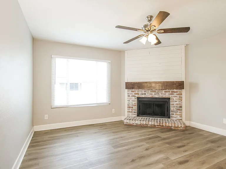 8737 W Bluefield Ave — Photo 9