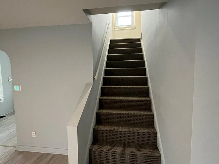 560 W North St — Photo 13