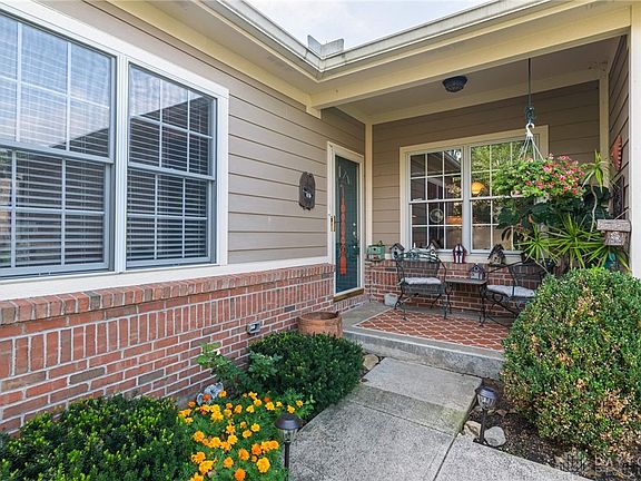 3rd image of 3362 Darbyshire Dr