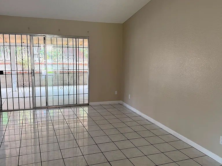 1315 E Flora St — Photo 13