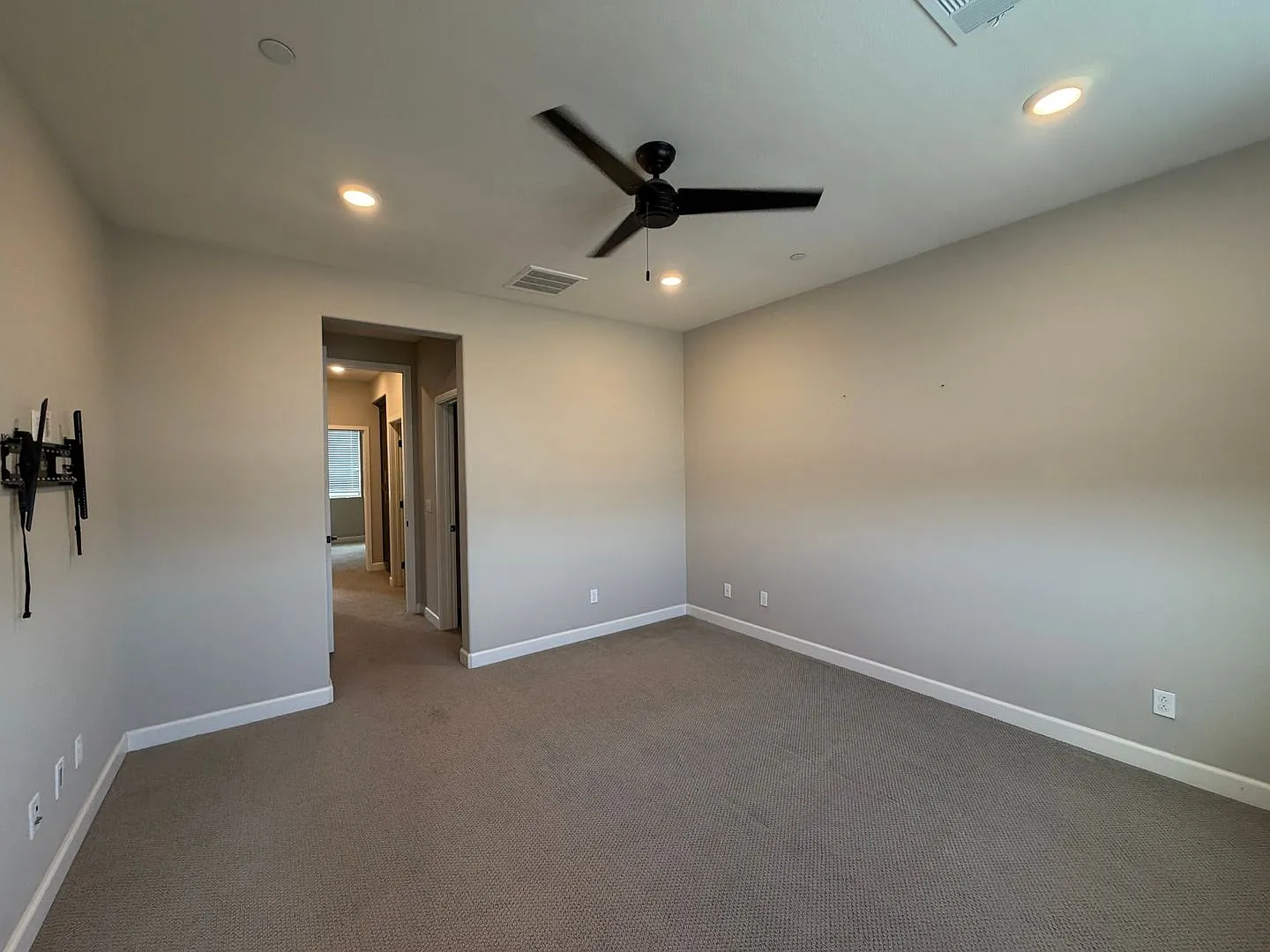 Spacious Chula Vista Home with Two-Car Garage, CommunityPool, Park, and Central Air — Photo 3