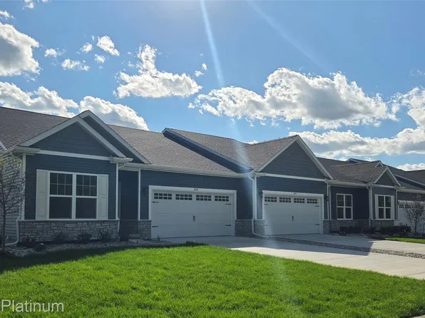 834 Oakwood Cir #35, Fenton, MI 48430